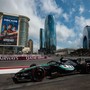 Russell in pole davanti a Leclerc a Baku, Antonelli out in qualifica