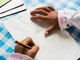 Lo studio che 'riabilita' la scrittura a mano: "Fa bene al cervello" Lo studio che 'riabilita' la scrittura a mano: "Fa bene al cervello"
