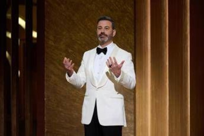 Jimmy Kimmel, altri guai in vista? &quot;Deve dare soldi a famiglia Kirk&quot;
