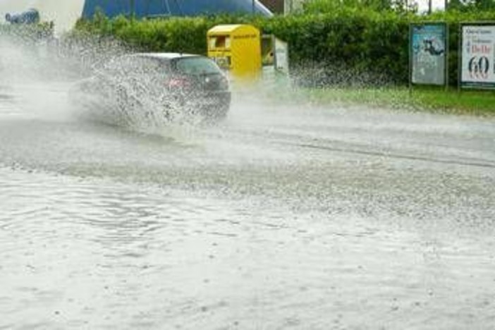 Allerta meteo arancione in Toscana, domani scuole chiuse in vari comuni Allerta meteo arancione in Toscana, domani scuole chiuse in vari comuni