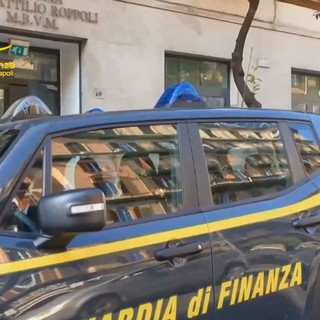 Camorra e riciclaggio, 5 arresti e sequestri per 3,5 mln a Napoli