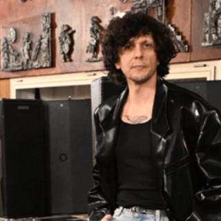 Sanremo 2026, Ermal Meta chi è: gli esordi, l'amore per le figlie, la 'quasi' squalifica con Moro Sanremo 2026, Ermal Meta chi è: gli esordi, l'amore per le figlie, la 'quasi' squalifica con Moro