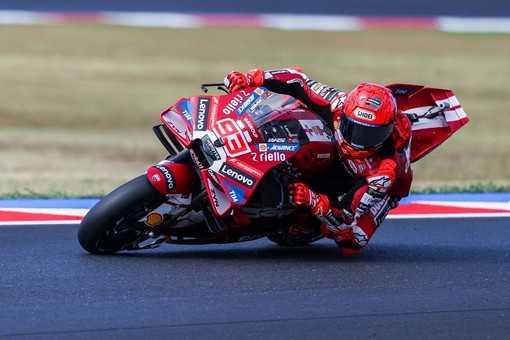 Marc Marquez vince la Sprint a Misano, preceduti Bezzecchi e Martin