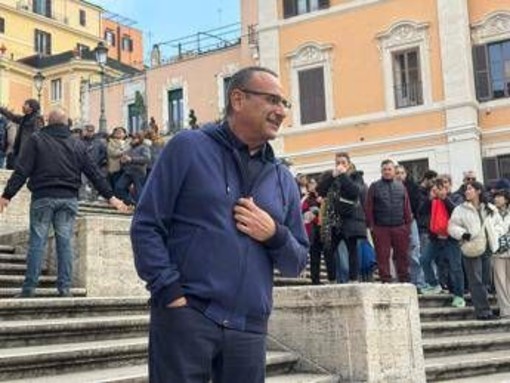 Sanremo, Carlo Conti porta il Festival nel cuore di Roma e gira lo Spot in piazza di Spagna