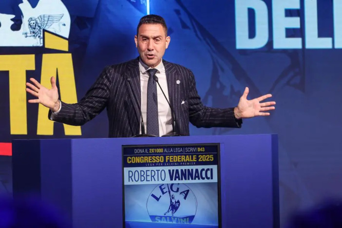 Vannacci lascia la Lega, “Proseguo da solo, inseguo un sogno e vado lontano” Vannacci lascia la Lega, “Proseguo da solo, inseguo un sogno e vado lontano”