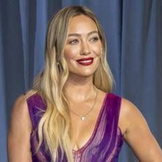 Hilary Duff torna dopo 10 anni, è arrivato il singolo 'Mature' Hilary Duff torna dopo 10 anni, è arrivato il singolo 'Mature'