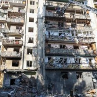Ucraina, massiccio raid russo su Kiev: lanciati decine di missili balistici e 125 droni