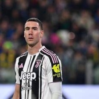 Fiorentina-Juve, cori discriminatori contro Vlahovic e partita a rischio sospensione. Cos'è successo