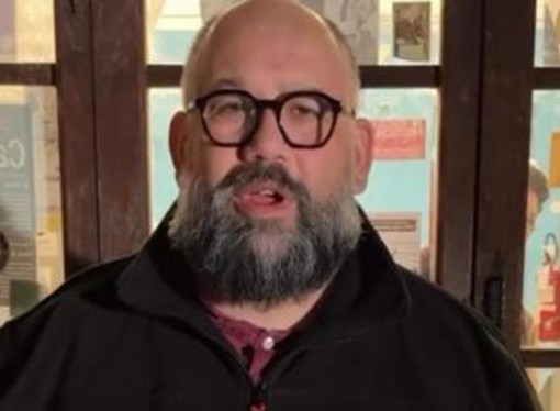 "Obeso e con spalle troppo larghe per risonanza magnetica": l'odissea dell'attore Francesco Chiantese "Obeso e con spalle troppo larghe per risonanza magnetica": l'odissea dell'attore Francesco Chiantese