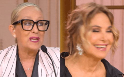 Ballando, Carolyn svela il mistero della paletta sparita di d'Urso: "Mea culpa" Ballando, Carolyn svela il mistero della paletta sparita di d'Urso: "Mea culpa"