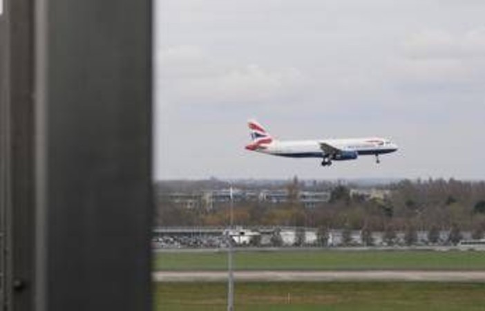 Gb, emergenza su volo British Airways per Chicago: aereo rientra a Londra