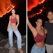 Diletta Leotta, la foto davanti all'Etna in eruzione scatena la polemica: "Cattivo esempio" Diletta Leotta, la foto davanti all'Etna in eruzione scatena la polemica: "Cattivo esempio"