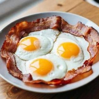 La 'dieta' 30-30-30, cos'è e perché piace (anche se non funziona) La 'dieta' 30-30-30, cos'è e perché piace (anche se non funziona)