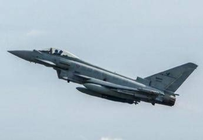 Attacco a base aerea in Arabia Saudita, colpito F-2000 italiano. Crosetto: "Nessun militare coinvolto" Attacco a base aerea in Arabia Saudita, colpito F-2000 italiano. Crosetto: "Nessun militare coinvolto"