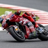 MotoGp, Marquez cade e firma la pole in Australia. La griglia di partenza