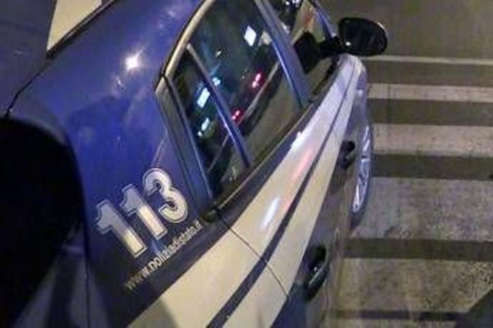 Roma, scontro tra volante della polizia e auto in fuga: tre feriti