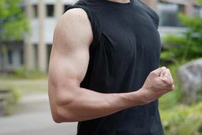 Muscoli forti anche invecchiando? Si può, ecco come avere l'effetto Braccio di ferro