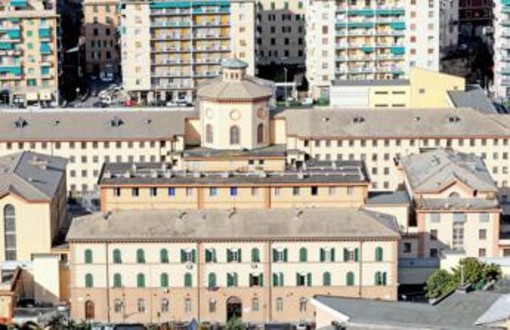 Detenuto sale sul tetto, la protesta nel carcere Marassi di Genova Detenuto sale sul tetto, la protesta nel carcere Marassi di Genova