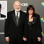 Omicidio Rob Reiner e moglie, difesa figlio Nick punta su infermità mentale: "Affetto da schizofrenia" Omicidio Rob Reiner e moglie, difesa figlio Nick punta su infermità mentale: "Affetto da schizofrenia"