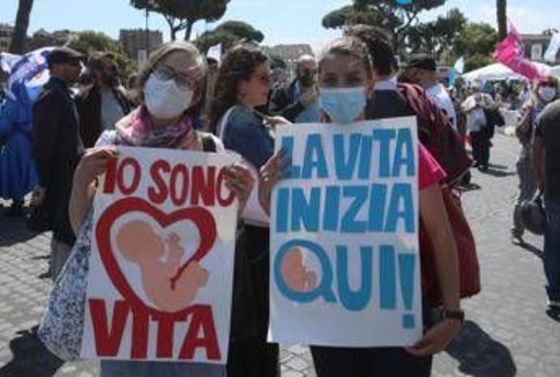 Aborto, pro life in piazza a Roma: &quot;Piena sintonia con Papa Leone XIV su difesa vita&quot;