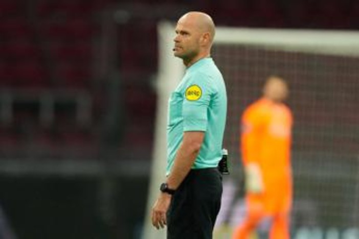 Muore a 38 anni l'arbitro olandese Rob Dieperink Muore a 38 anni l'arbitro olandese Rob Dieperink
