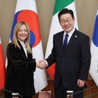Meloni chiude la missione in Asia, sponda con Seul mentre sale la tensione sui nuovi dazi