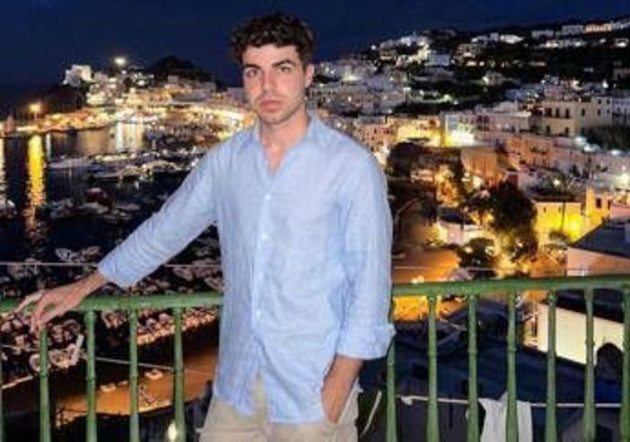 Roma, 27enne precipitato da b&amp;b: musica e viaggi le passioni di Leonardo Fiorini