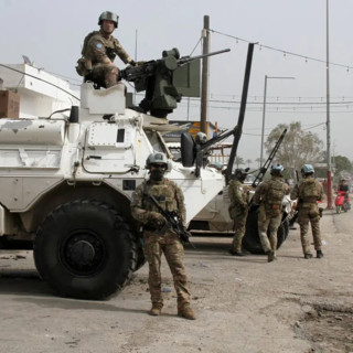 Libano, Unifil “Ucciso un soldato della missione, altri due feriti”