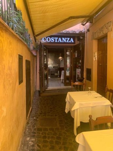Menù light e tavolo riservato, nasce al ristorante 'Costanza' il programma del centrosinistra