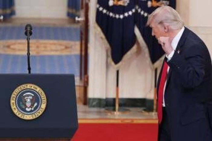 Iran, Trump e l'ultimatum finale: "Aprite lo Stretto di Hormuz o distruggo tutto" Iran, Trump e l'ultimatum finale: "Aprite lo Stretto di Hormuz o distruggo tutto"