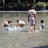 Caldo record, fino a domani 25 città da bollino rosso: quando arriva la svolta Caldo record, fino a domani 25 città da bollino rosso: quando arriva la svolta