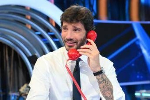 Affari Tuoi, stasera non va in onda (di nuovo): ecco quando torna De Martino Affari Tuoi, stasera non va in onda (di nuovo): ecco quando torna De Martino