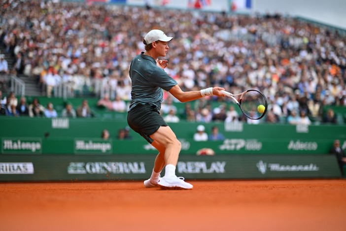 Sinner concede un set a Machac ma è ai quarti a Montecarlo Sinner concede un set a Machac ma è ai quarti a Montecarlo