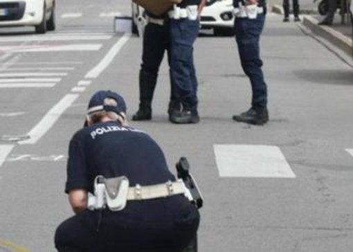 Auto pirata travolge due ragazzi a Guidonia: muore 23enne, ferito l'amico Auto pirata travolge due ragazzi a Guidonia: muore 23enne, ferito l'amico