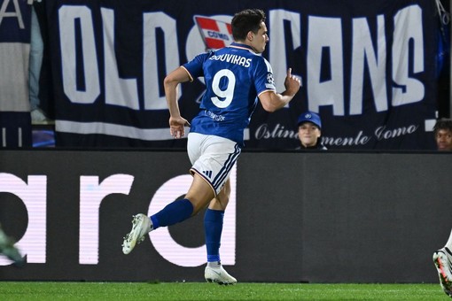 Douvikas esalta il Como, battuto il Sassuolo 2-0 Douvikas esalta il Como, battuto il Sassuolo 2-0
