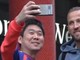 Mondiali, il selfie del ct del Giappone con Kane Mondiali, il selfie del ct del Giappone con Kane