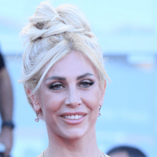 Chi è Paola Caruso, la showgirl ospite oggi a Verissimo: la lotta del figlio Michele Chi è Paola Caruso, la showgirl ospite oggi a Verissimo: la lotta del figlio Michele