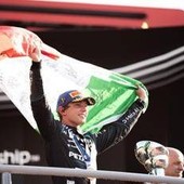 Antonelli, trionfo nel Gp di Monza e lacrime: "Non so cosa ho fatto". I tifosi: "Adesso vinci il Mondiale" Antonelli, trionfo nel Gp di Monza e lacrime: "Non so cosa ho fatto". I tifosi: "Adesso vinci il Mondiale"