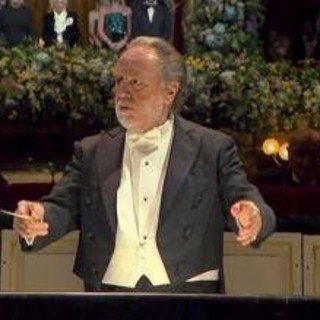 Scala, malore per il maestro Chailly: interrotta l'opera, pubblico a casa Scala, malore per il maestro Chailly: interrotta l'opera, pubblico a casa