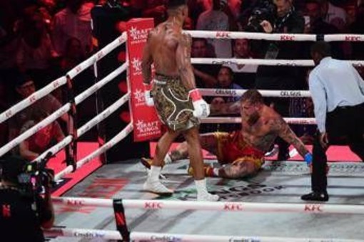 Jake Paul, stavolta lo show finisce male: Joshua domina e vince per k.o.