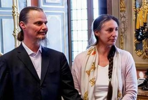 Famiglia nel bosco, bambini verso il ritorno a casa ma solo per poche ore Famiglia nel bosco, bambini verso il ritorno a casa ma solo per poche ore