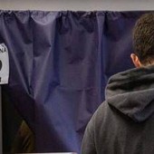 Sondaggio politico: Fratelli d'Italia in calo, Pd sale, cresce l'astensione Sondaggio politico: Fratelli d'Italia in calo, Pd sale, cresce l'astensione