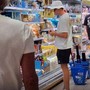 Dopo il trionfo a Wimbledon Sinner si rilassa in Sardegna e fa la spesa al discount Dopo il trionfo a Wimbledon Sinner si rilassa in Sardegna e fa la spesa al discount