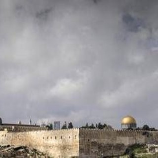 Gerusalemme, media: oltre 460 coloni israeliani assaltano moschea di Al-Aqsa Gerusalemme, media: oltre 460 coloni israeliani assaltano moschea di Al-Aqsa