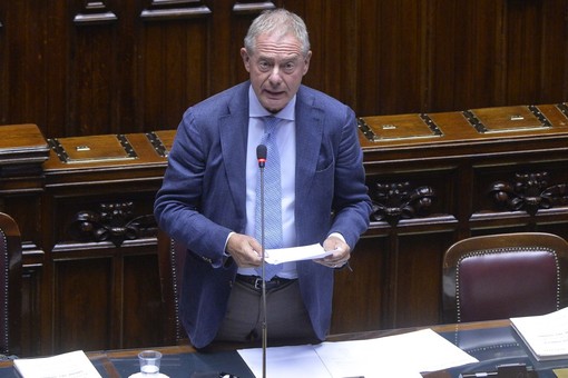Sbloccato il Dpcm Automotive, Urso “Sostegno per la transizione industriale” Sbloccato il Dpcm Automotive, Urso “Sostegno per la transizione industriale”