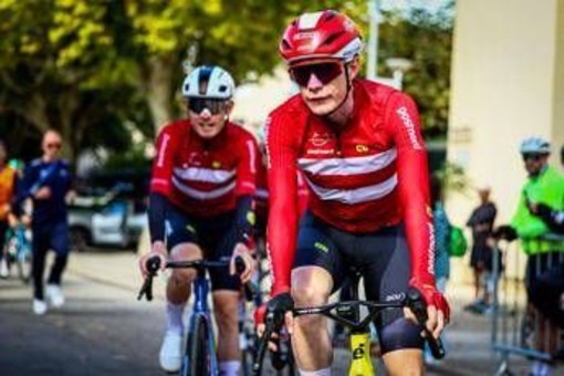 Vingegaard, brutta caduta in allenamento per... staccare un amatore