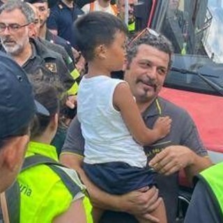 Allen ritrovato, il vigile del fuoco della foto iconica: &quot;Giornata che ripaga momenti difficili&quot;