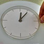 Torna l'ora solare, vantaggi e svantaggi: conviene mantenere quella legale?