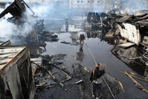 Afghanistan, massacro a Kabul: "400 morti in raid pachistani su ospedale" Afghanistan, massacro a Kabul: "400 morti in raid pachistani su ospedale"