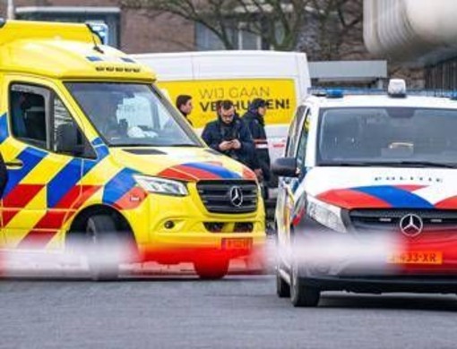 Olanda, auto sulla folla: almeno 9 feriti, tre gravi Olanda, auto sulla folla: almeno 9 feriti, tre gravi